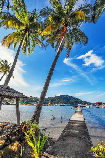 Pier im Meer — Stockfoto