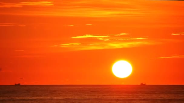 Mar tropical al atardecer. Fondo de naturaleza — Vídeo de stock