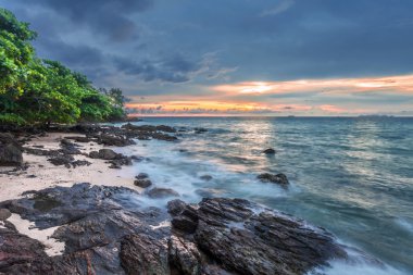 kasvetli tropikal günbatımı