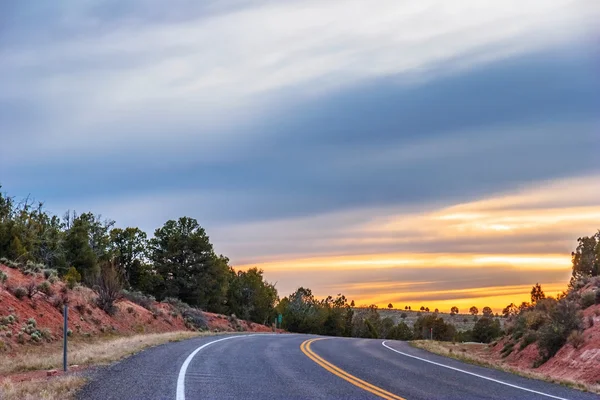 Solnedgång highway — Stockfoto