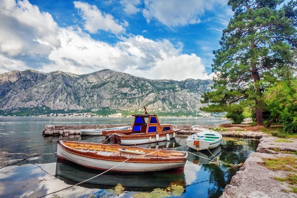 Eine kleine Bucht mit Booten — Stockfoto