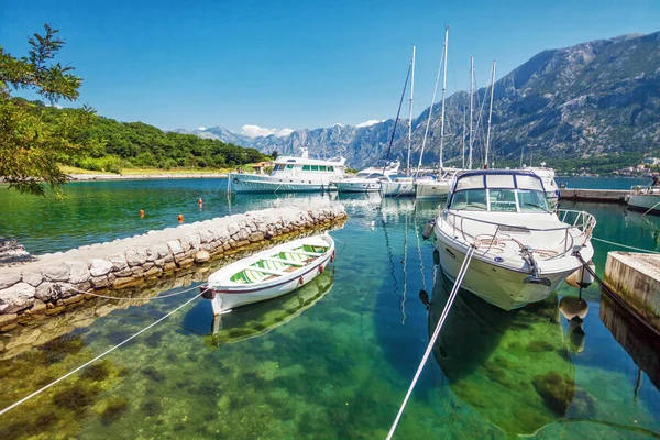 A small bay with boats — Stock Photo, Image