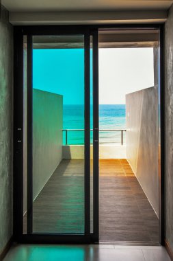 Deniz manzaralı balkon