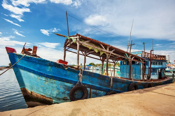 Bateaux de pêche dans le port — Photo