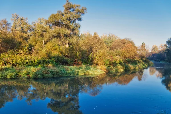 Nehirde günbatımı ışığı