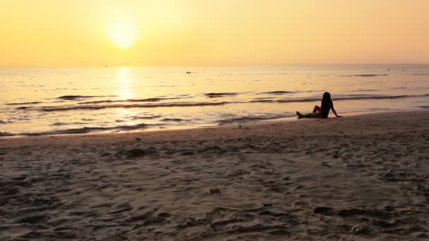 Woman relaxing on the beach — Stock Video