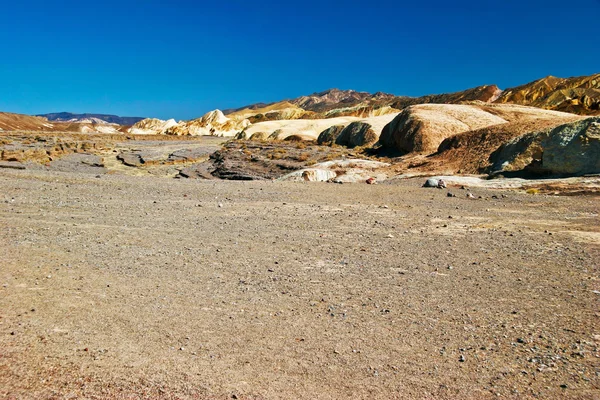 Lifeless landscape of the Death Valley — Stock Photo, Image