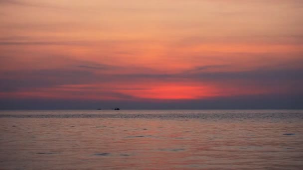 Tropisches Meer bei schönem Sonnenuntergang. — Stockvideo