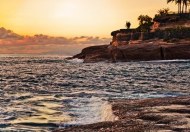 Kayalar gün batımında 