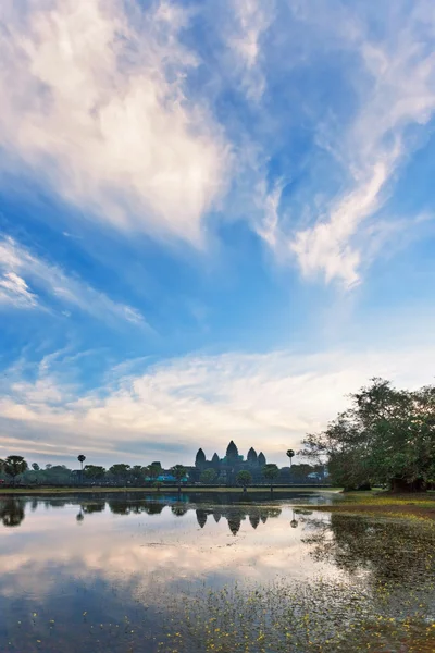 Răsărit la templul angkor wat — Fotografie, imagine de stoc