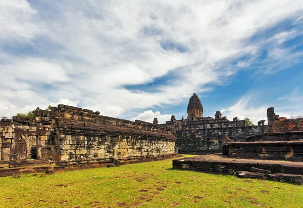 Ancien temple bouddhiste khmer dans le complexe Angkor Wat — Photo