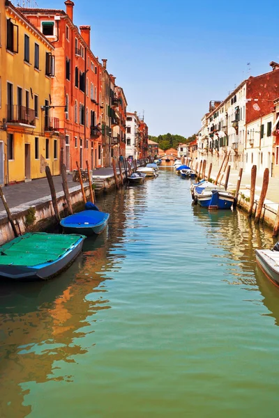 Båtar i Venedig — Stockfoto