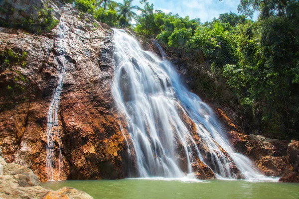 Na cachoeira Muang, Koh Samui — Fotografia de Stock