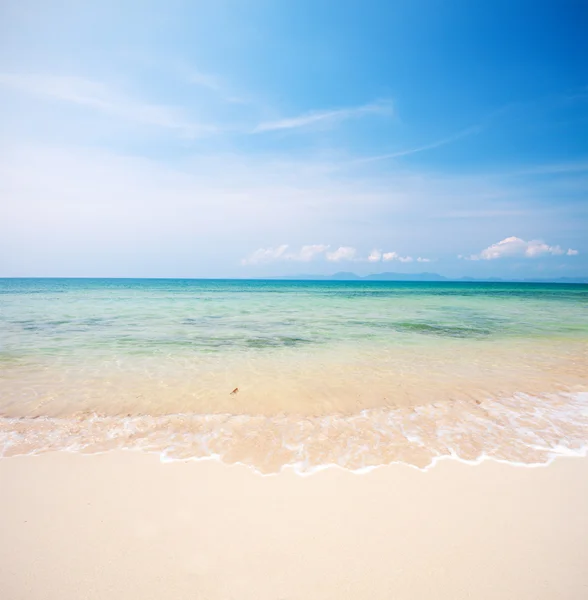 Playa y mar tropical — Foto de Stock