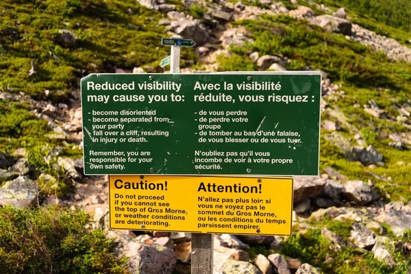 Uyarı işaretleri Gros Morne Mountain