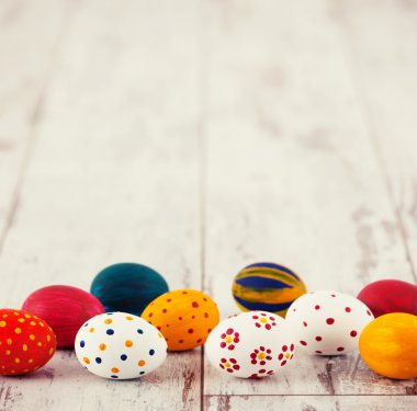 Tahta üzerinde yumurtalar