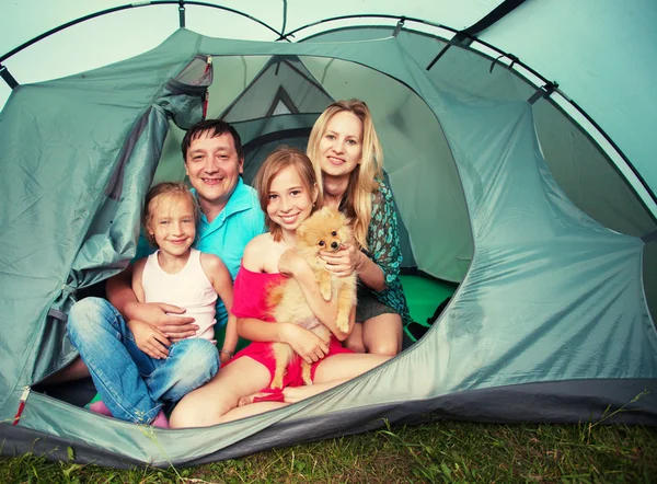 Familj i tält — Stockfoto