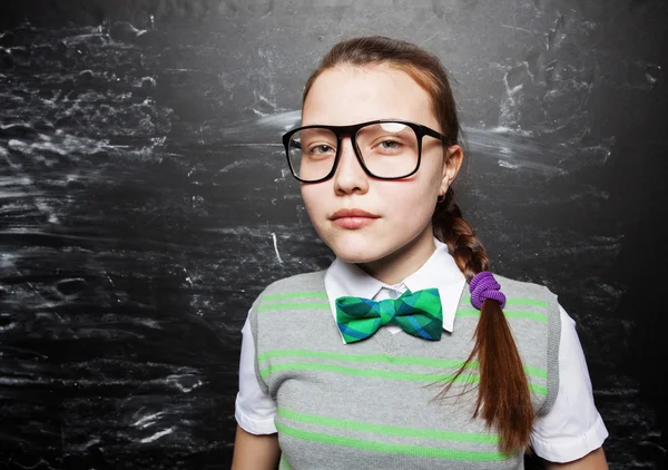 Ragazza vicino a lavagna — Foto Stock