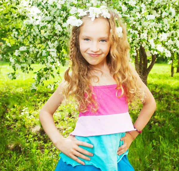 Child at spring — Stock Photo, Image