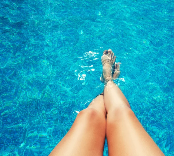 Nogi do basenu — Zdjęcie stockowe