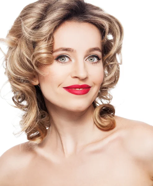 Skönhet kvinna med röda läppar — Stockfoto