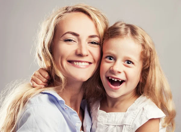 Mutter mit kleinem Mädchen — Stockfoto