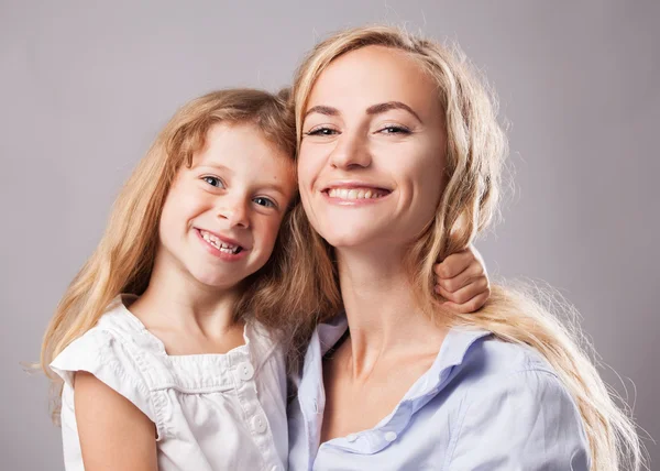 Moeder met kleine meisje — Stockfoto