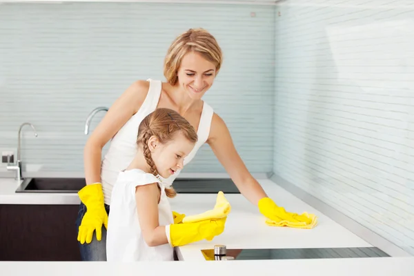 Mother with child washing kitchen — Stock Photo, Image