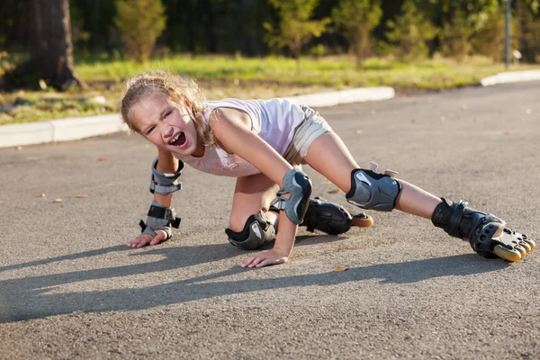 Criança em patins — Fotografia de Stock