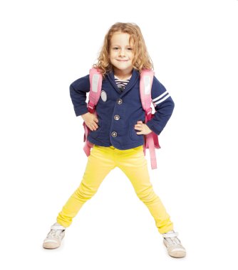 Okul çantalı küçük kız.