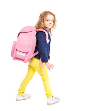 Okul çantalı küçük kız.