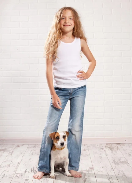 Child with dog — Stock Photo, Image