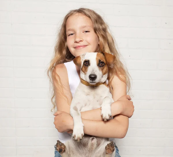 Criança com cão — Fotografia de Stock