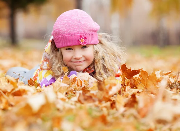 Ragazza in autunno — Foto Stock