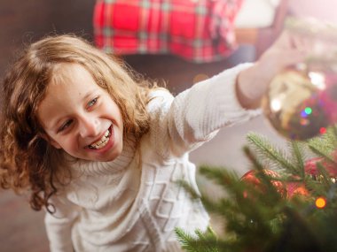 Çocuk süsleme noel ağacı