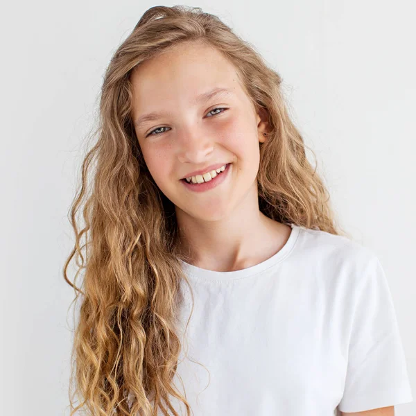 Teen White Background Portrait Smiling Young Girl — Stock Photo, Image