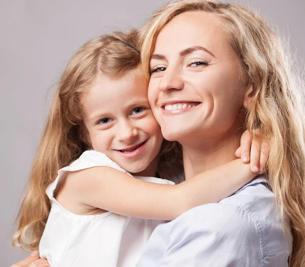 Mor Med Liten Flicka Förälder Med Barn Lycklig Familj Clouse — Stockfoto