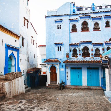 Şef Fas 'ın mavi şehri. Afrika 'da mavi Medine' nin güzel caddesi