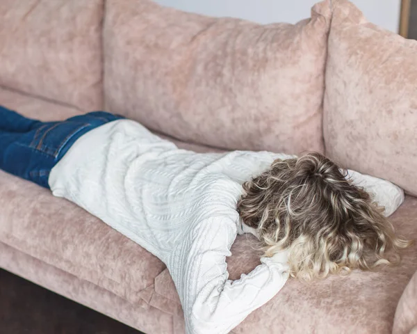 Triste Jeune Homme Maison Adolescent Est Malheureux — Photo