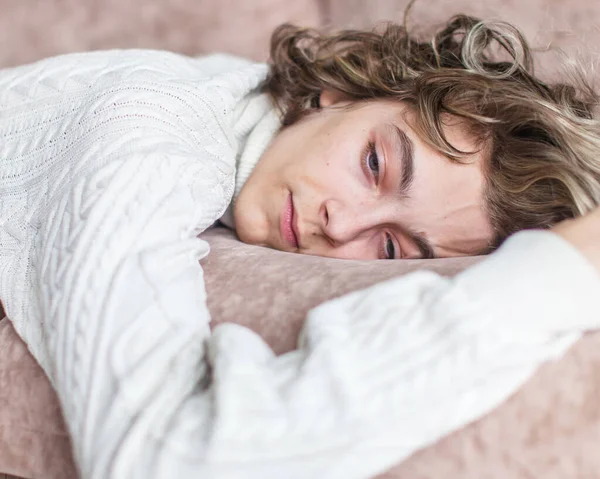 Verdrietige Jongeman Thuis Tiener Ongelukkig — Stockfoto