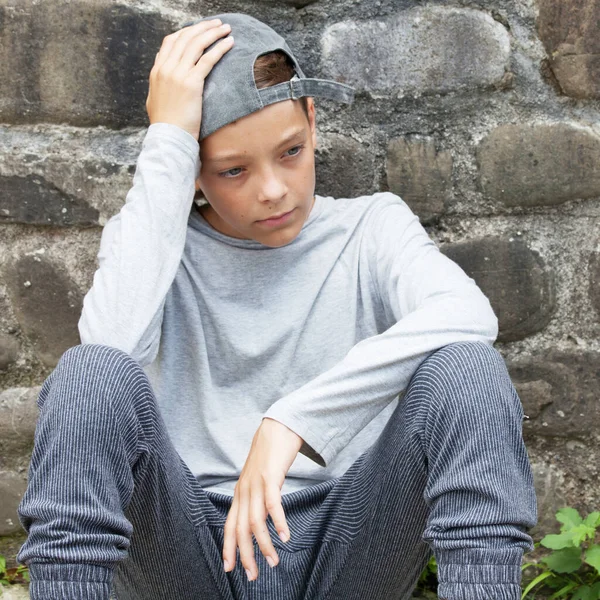 Sorglig Tonåring Utomhus Olycklig Tonåring — Stockfoto