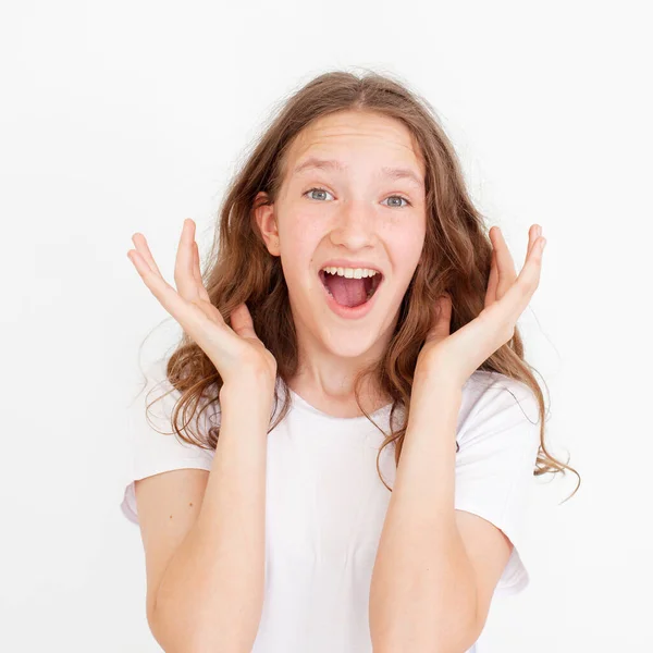 Retrato Jovem Bonita Menina Alegre Bonito Sorrindo Olhando Para Câmera — Fotografia de Stock