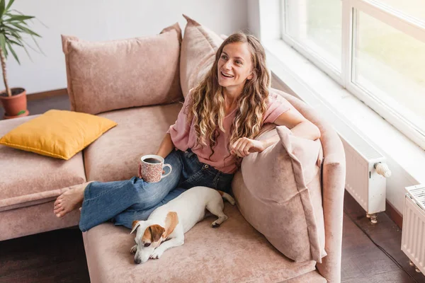 Ruhige Und Friedliche Frau Mittleren Alters Macht Eine Pause Ruht — Stockfoto