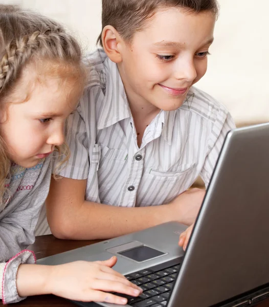 Children with laptop — Zdjęcie stockowe