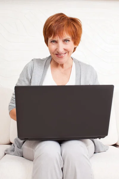 Mature woman with laptop — Stock Photo, Image