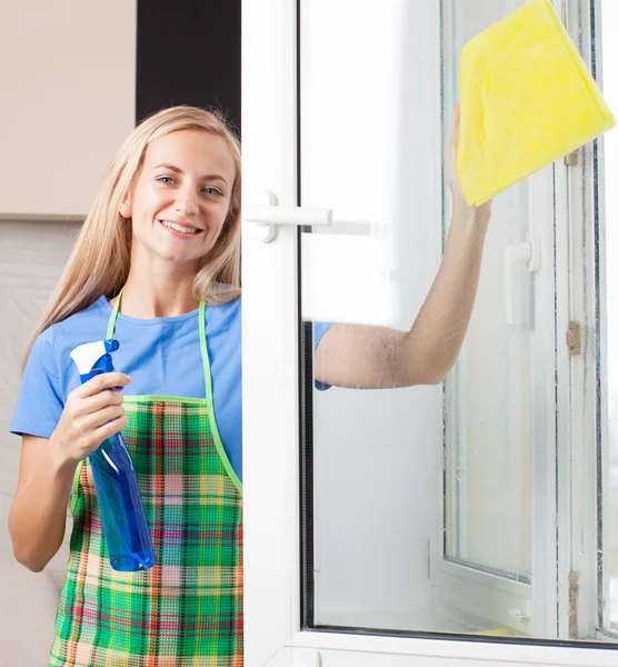 Woman washing window — Stock Photo, Image