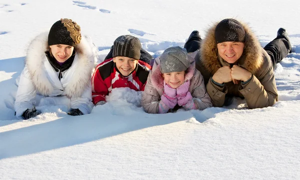 Famille en hiver — Photo