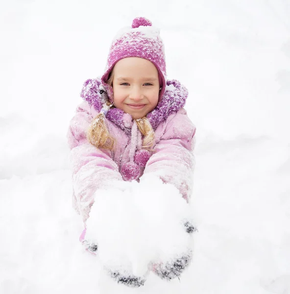 Criança no inverno — Fotografia de Stock