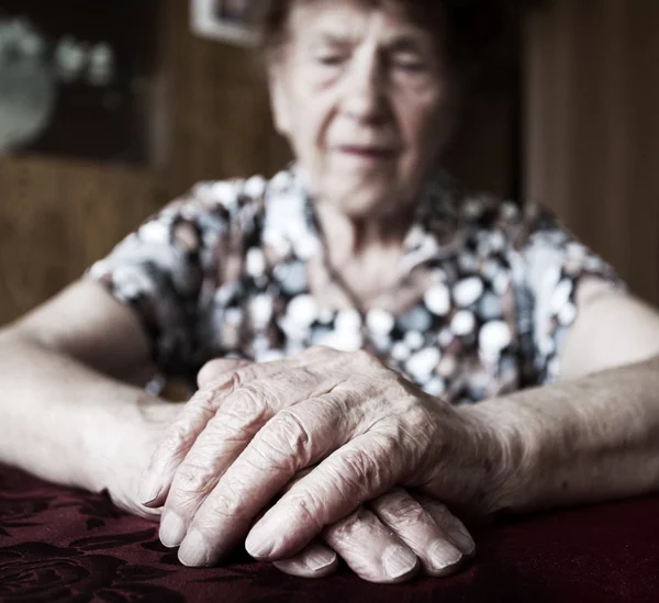 Gammal kvinna — Stockfoto