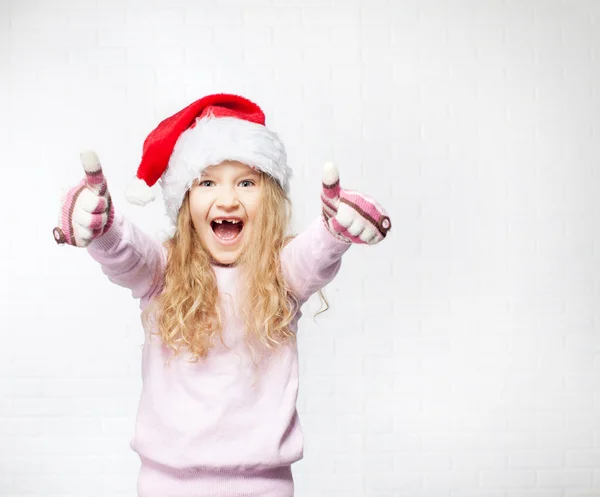 Dziecko w Boże Narodzenie kapelusz — Zdjęcie stockowe